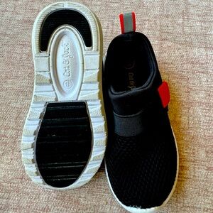 Toddler water shoes, gently used